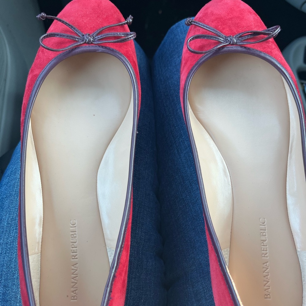 Banana Republic Red suede ladies flats size 9.5